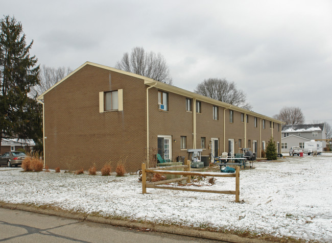 607 Cherry Ave in Williamstown, WV - Building Photo - Building Photo