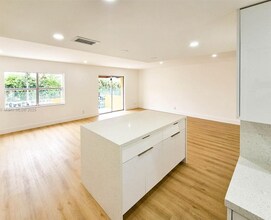 17911 NW 68th Ave in Hialeah, FL - Building Photo - Building Photo