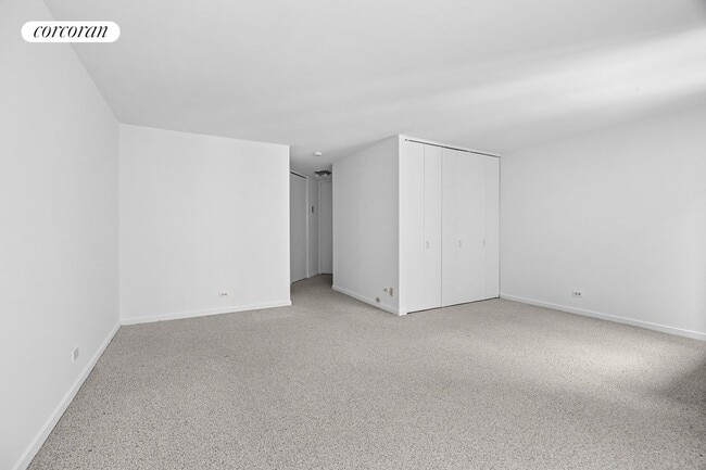 145 E 48th St in New York, NY - Building Photo - Building Photo
