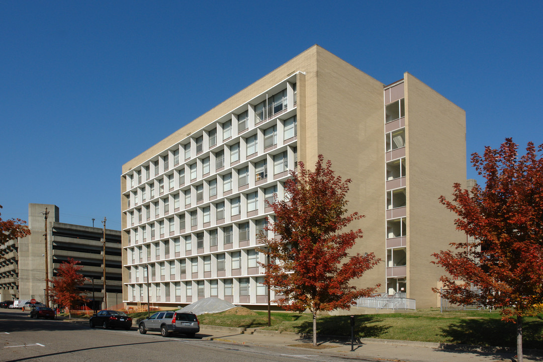 Medical-Dental Apartments in Louisville, KY - Building Photo