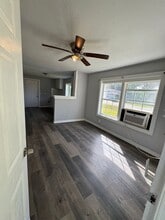 702 Rosedale St in La Marque, TX - Foto de edificio - Building Photo