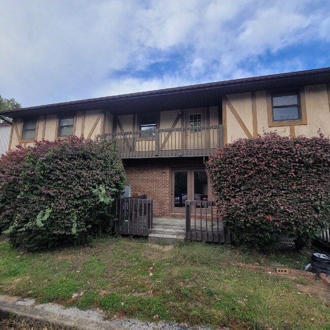 property at 865 Xenia Ave