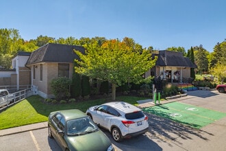 Berkshire Apartments & Townhomes in London, ON - Building Photo - Building Photo