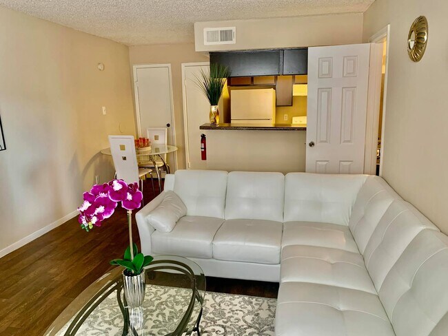 Sago Palms Apartments in Houston, TX - Foto de edificio - Building Photo