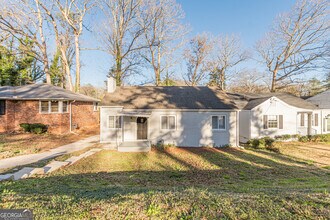 1376 Westmont Rd SW in Atlanta, GA - Building Photo - Building Photo