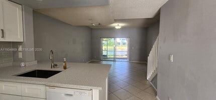 211 Mallory Ct in Weston, FL - Building Photo - Building Photo