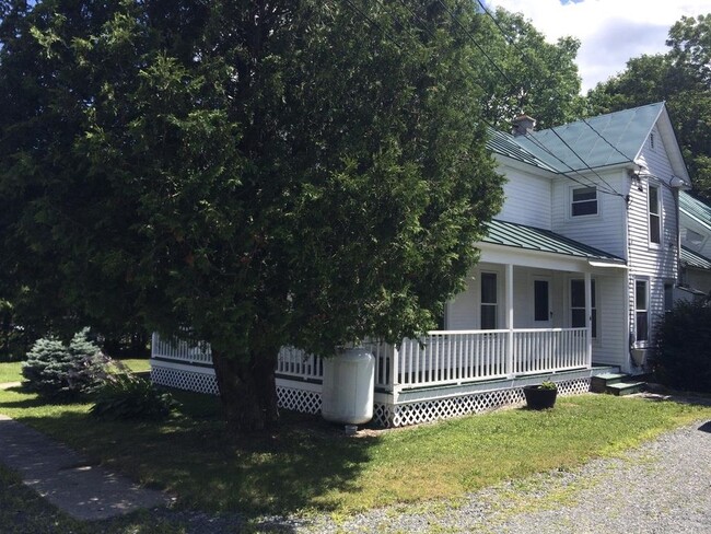 1711 W Woodstock Rd in Woodstock, VT - Building Photo - Building Photo
