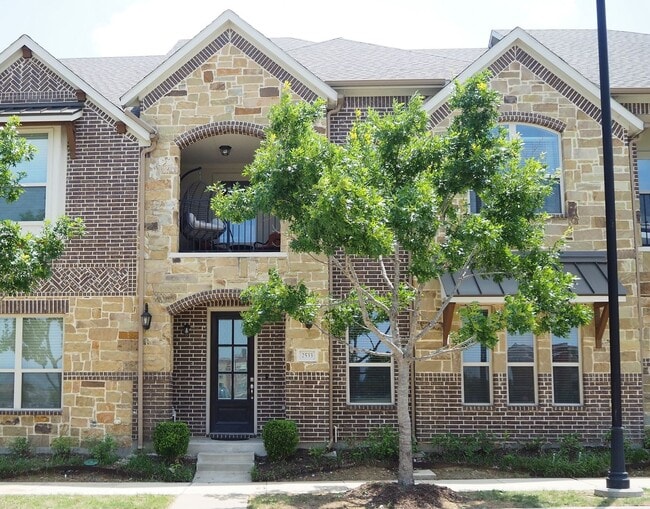 property at 2533 Gramercy Park Dr