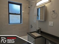 4542 N Damen Ave, Unit 404 in Chicago, IL - Building Photo - Building Photo