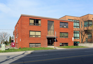 2036 Dufferin St in Toronto, ON - Building Photo - Primary Photo