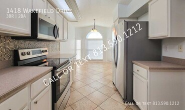 1418 Wakefield Dr in Brandon, FL - Building Photo - Building Photo