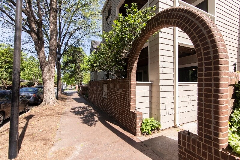 212 W 10th St in Charlotte, NC - Building Photo