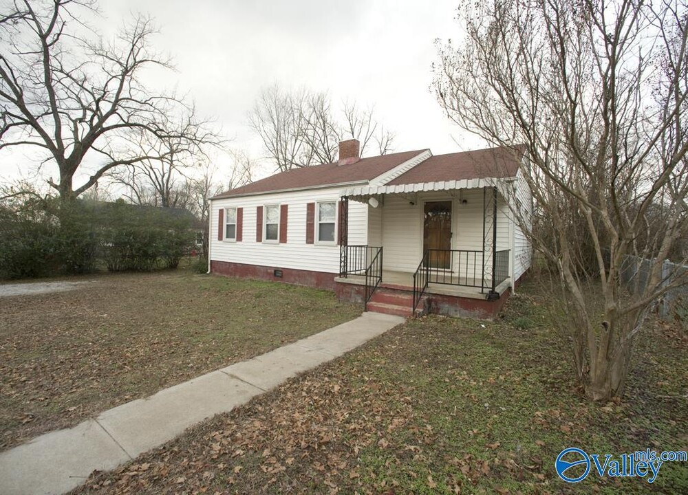 3926 Hawthorne Ave SW in Huntsville, AL - Building Photo