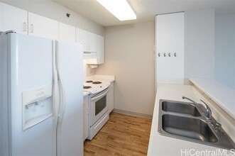 3009 Ala Makahala Pl in Honolulu, HI - Building Photo - Building Photo