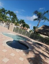 8660 NW 5th Ter, Unit 15-202 in Miami, FL - Building Photo - Building Photo