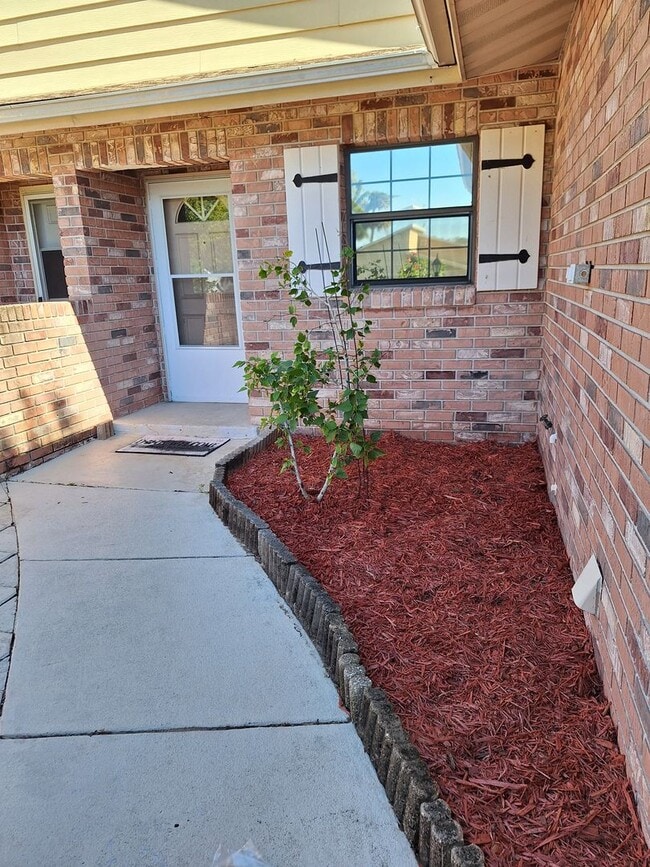 103 Shangri La Cir in Edgewater, FL - Building Photo - Building Photo