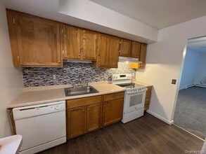 8 Marshall Dr in Cornwall, NY - Building Photo - Building Photo