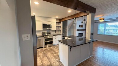 321 Heil Dr in Columbus, OH - Building Photo - Building Photo