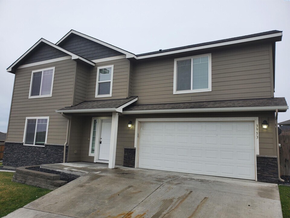 3953 S McKinley St in Kennewick, WA - Building Photo