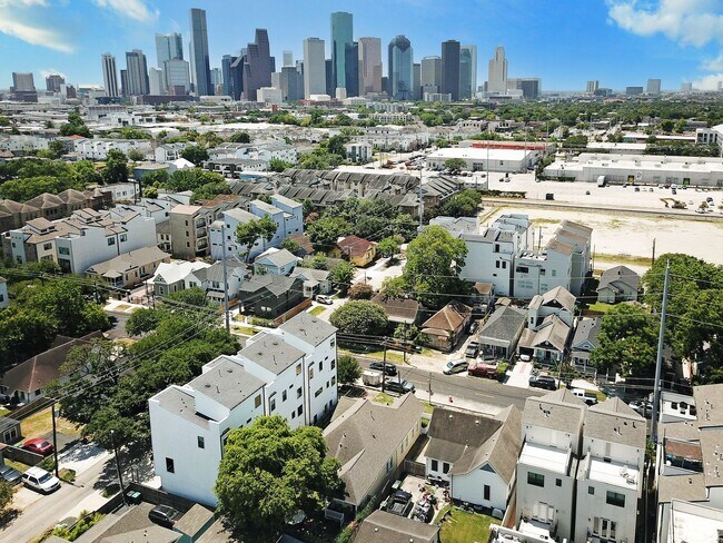 2014 Crockett St in Houston, TX - Building Photo - Building Photo
