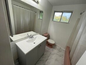 6907 Parkbelt Dr in Flint, MI - Building Photo - Building Photo