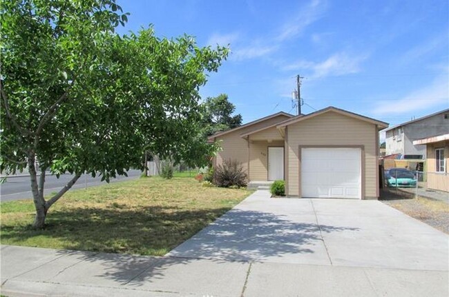 622 S Lake St in Moses Lake, WA - Building Photo - Building Photo