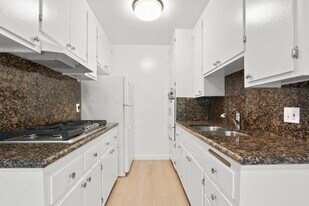 1550 S Saltair Ave in Los Angeles, CA - Building Photo