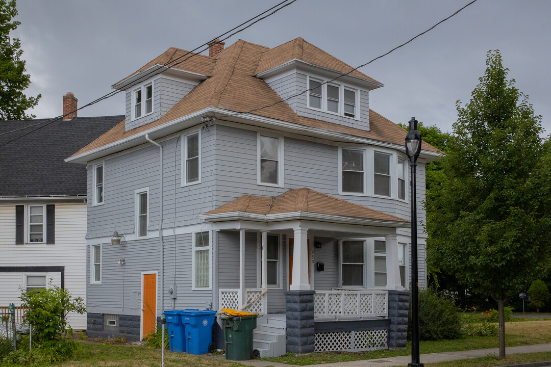 252 Cottage St in Rochester, NY - Building Photo