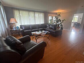 4225 Stars Rd in East Marion, NY - Building Photo - Building Photo