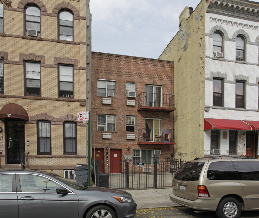 19 Granite St in Brooklyn, NY - Building Photo