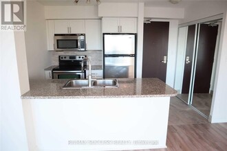208-2208 Enfield Pl in Mississauga, ON - Building Photo - Building Photo