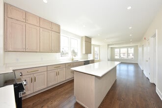 104 E Prospect St in Port Washington, WI - Foto de edificio - Building Photo