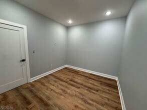 372 Main St, Unit 3 in Paterson, NJ - Building Photo - Building Photo