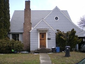 468-470 NE Maiden Ln in Pullman, WA - Building Photo