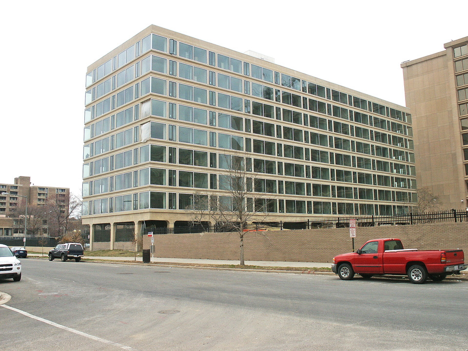 Waterfront Tower in Washington, DC - Foto de edificio