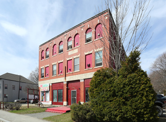 765-771 Tyler St in Pittsfield, MA - Foto de edificio - Building Photo