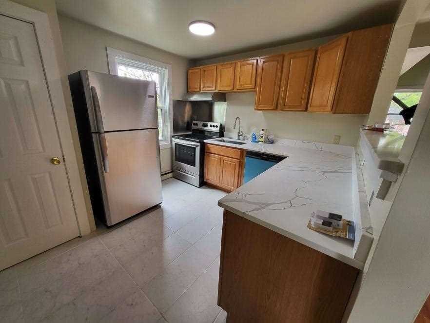 15 E Parmenter St in Newburgh, NY - Building Photo