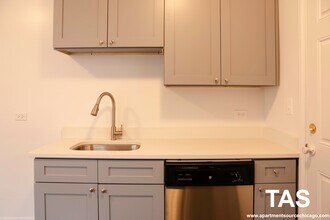 2347 N Drake Ave in Chicago, IL - Building Photo - Building Photo