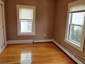 49 Hillside Ave, Unit 1 in Everett, MA - Foto de edificio - Building Photo