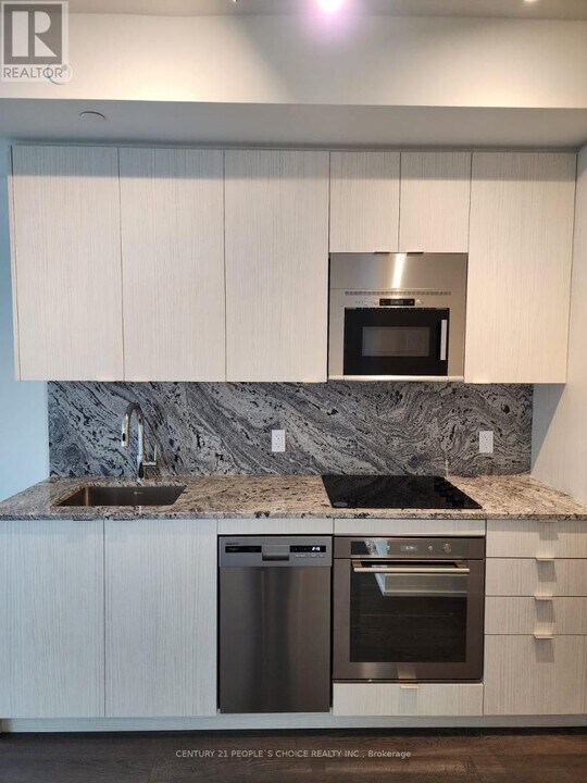 5-3335 Mabelle Ave in Toronto, ON - Building Photo