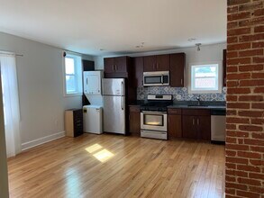 39 Cricket Ave, Unit Third Floor in Ardmore, PA - Foto de edificio - Building Photo