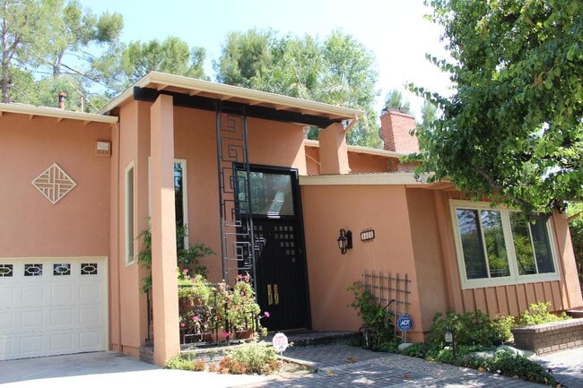 property at 4400 Portico Pl