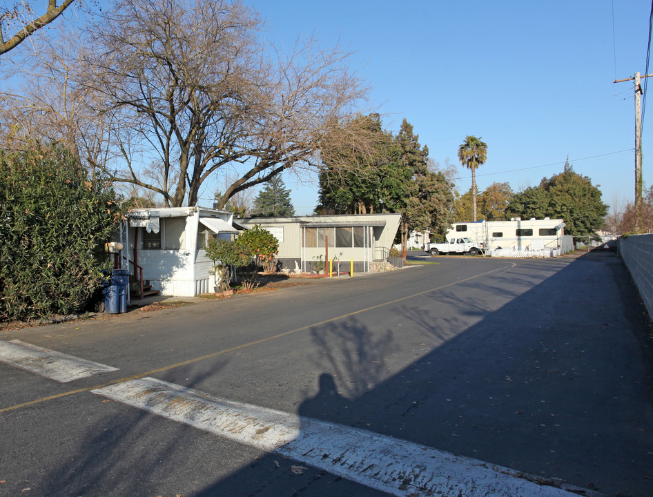 8545 Folsom Blvd in Sacramento, CA - Building Photo