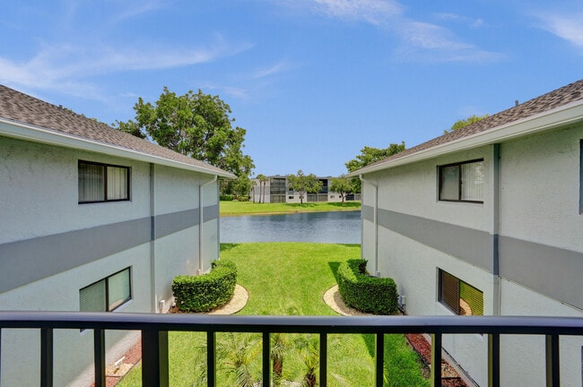 15235 Lakes of Delray Blvd in Delray Beach, FL - Building Photo - Building Photo