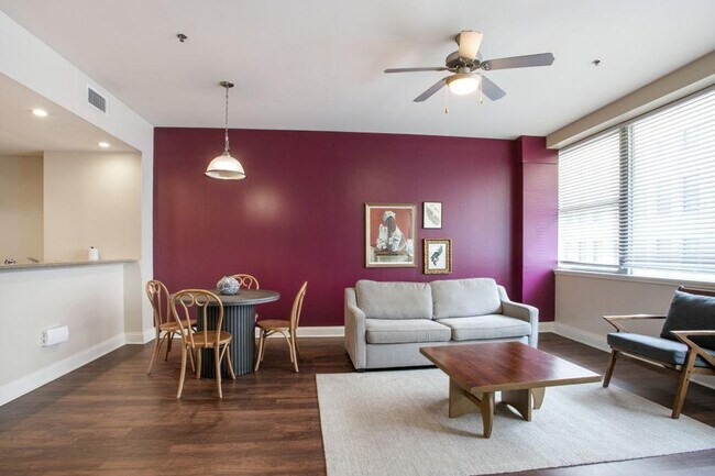 925 Common St in New Orleans, LA - Foto de edificio - Building Photo