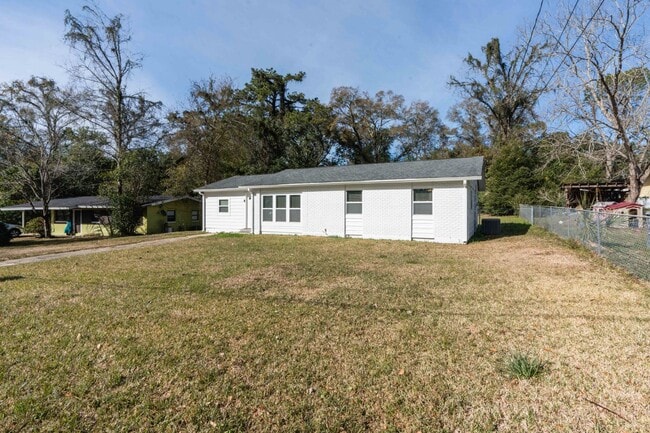 406 Essex Dr in Tallahassee, FL - Building Photo - Building Photo