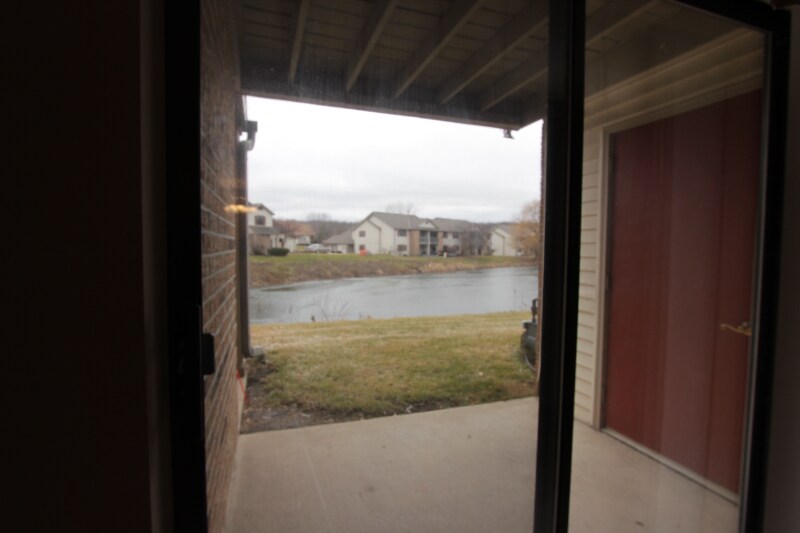 W192S7839 Overlook Bay Rd in Muskego, WI - Foto de edificio