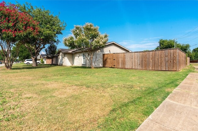 property at 902 Toyah Creek Ln
