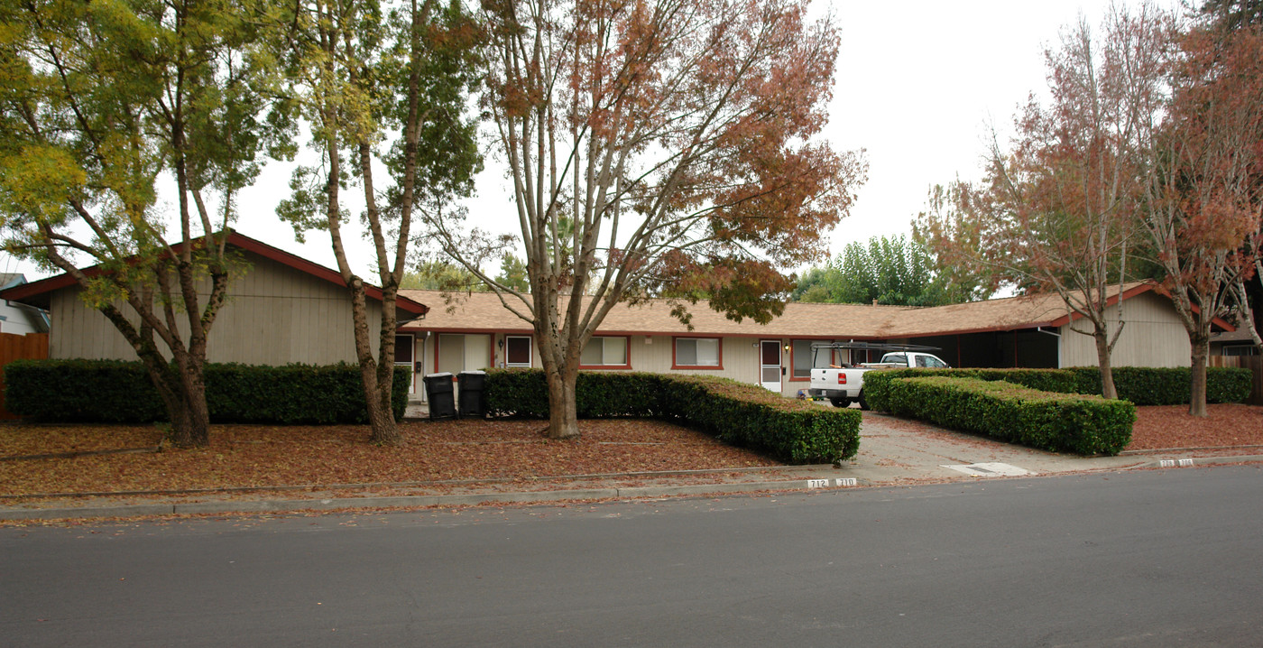 706 Lincoln Ave in Rohnert Park, CA - Building Photo