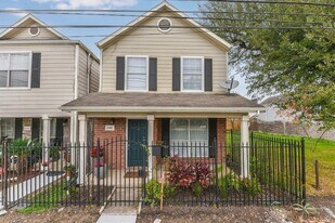 1018 Ruthven St in Houston, TX - Building Photo